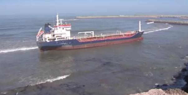 Imagen de un vídeo enviado por el Partido de Los Verdes en la que se ve al buque encallado. 