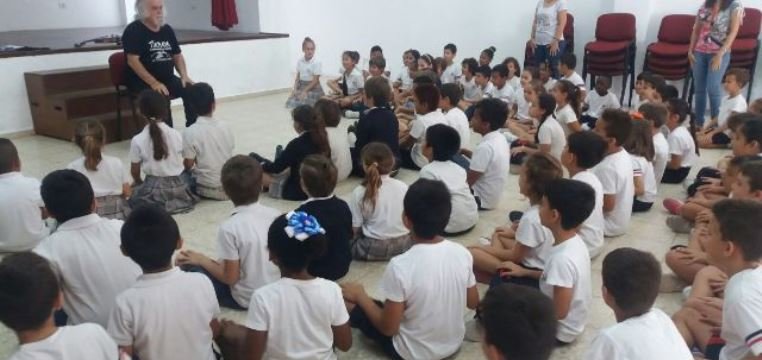 Blas Sáncez con los escolares de Arrecife (7)
