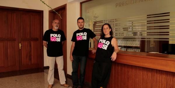 Los consejeros de Podemos reivindican la readmisión de Díaz en sus camisetas
