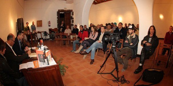 Manuel García Déniz da una conferencia sobre la Lucha Canaria en La Ermita
