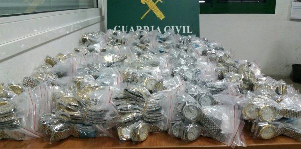 Detenido cuando intentaba introducir 1.000 relojes falsificados en Lanzarote