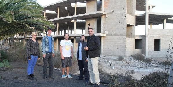 El Ayuntamiento contará con las escuelas de arte para integrar los esqueletos de Costa Teguise