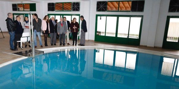 Adislan estrena climatización en su piscina con la ayuda del Cabildo y Rotary Club