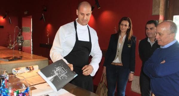 Tías felicita a Germán Blanco por su premio como mejor chef de Canarias