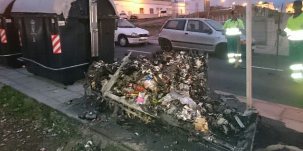 Cinco contenedores quemados en dos días por actos vandálicos en Arrecife