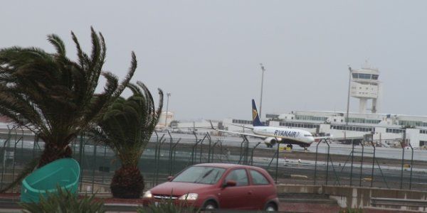 El temporal complica las llegadas y salidas de Lanzarote