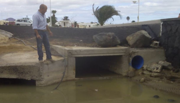 Se produce un nuevo vertido de aguas fecales al mar en Playa Honda
