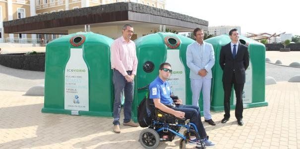 Lanzarote será la primera isla canaria en instalar seis contenedores de vidrio adaptados para personas con discapacidad