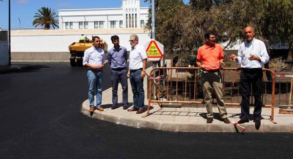 Comienzan las obras de reasfaltado en las calles de acceso a tres centros educativos de Arrecife