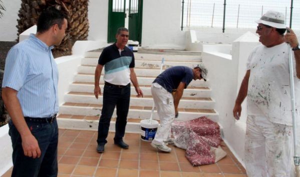 El Ayuntamiento de Teguise realiza trabajos de "mejora y mantenimiento" en los pueblos del municipio