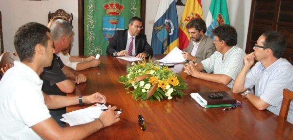 Teguise firma el contrato con Imesapi, que se encargará del alumbrado público durante los próximos 12 años