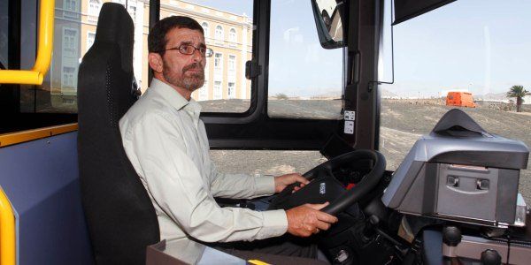 El Cabildo presenta una aplicación para smartphones destinada a los usuarios del transporte público interurbano