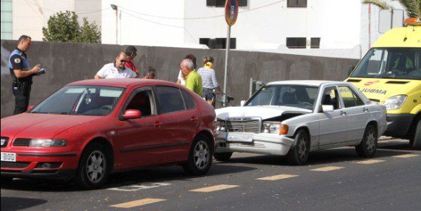 Herida una mujer de 35 años en la colisión entre dos vehículos en Arrecife
