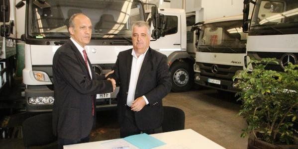 Arrecife y Urbaser firman el acta de inicio del servicio de limpieza y presentan 17 vehículos y 485 contenedores