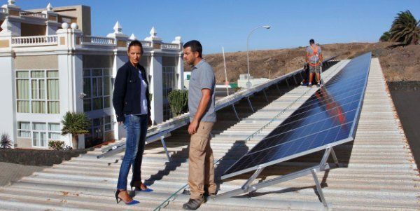 La planta fotovoltaica instalada en el Cabildo estará lista para conectarse la próxima semana