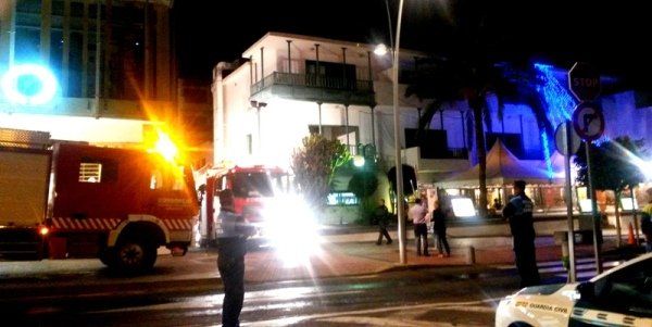 Un complejo deshabitado sufre un incendio en Puerto del Carmen