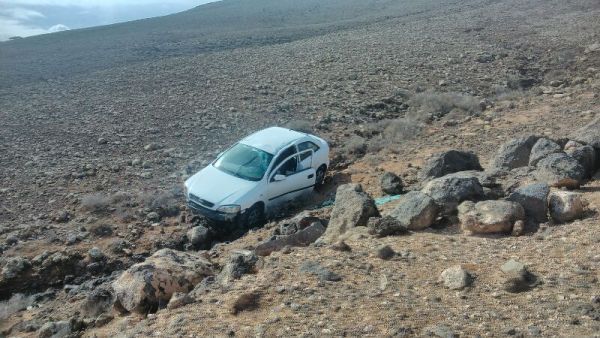 Sufre un accidente en Playa Blanca y abandona el vehículo
