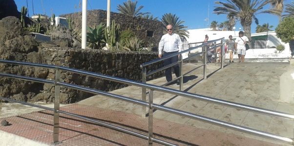 Tías convertirá sus playas en accesibles e invertirá 250.000 euros sólo en Playa Grande