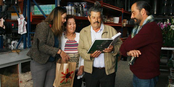 El Cabildo entrega a Marcial Acosta su reconocimiento por su trayectoria vinculada a la agricultura