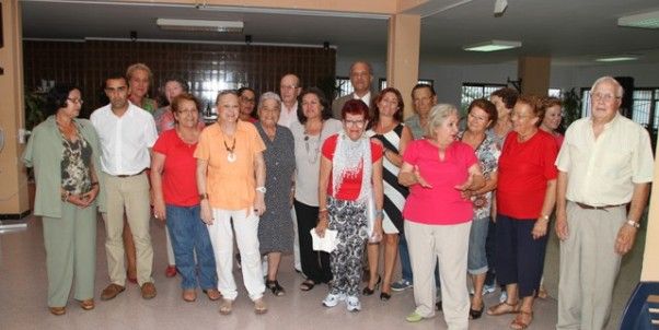 Arrecife rinde homenaje a la socia de mayor edad del Centro de Día