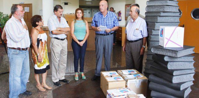 La Biblioteca Insular recibe un centenar de libros donados por el Rotary Club Lanzarote-Costa Teguise