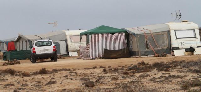 La apertura del camping de Papagayo no evita acampadas irregulares en La Santa y en la Caleta de Guatiza