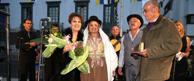 Cálido homenaje en Arrecife a la artista Mary Sánchez