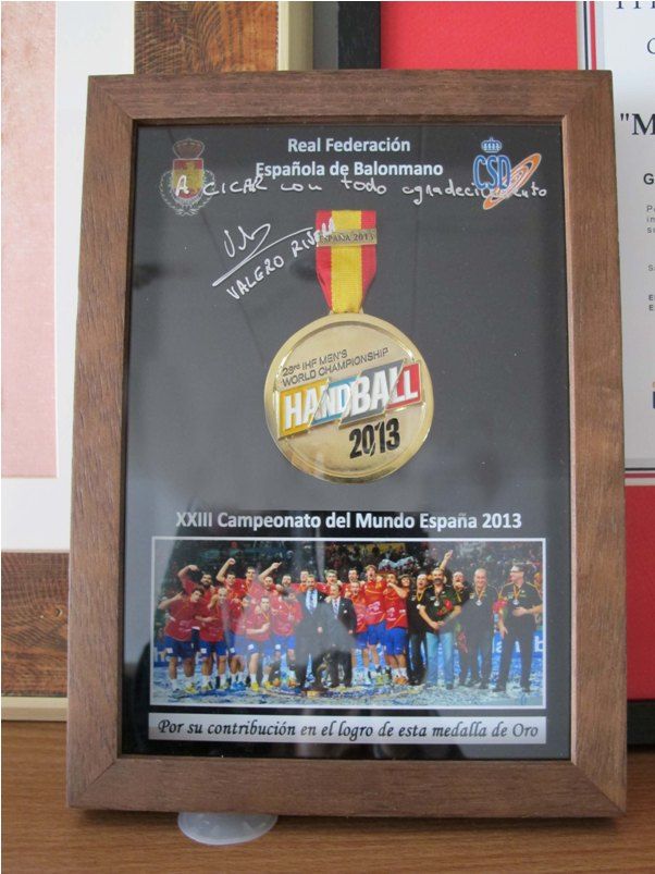 El grupo Cabrera Medina recibe la visita de Valero Rivera,  Seleccionador Español de balonmano y medalla de oro en el mundial de 2013
