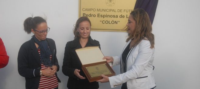 San Bartolomé rinde homenaje a Pedro Espinosa de León y le reconoce su trayectoria como pionero del equipo de fútbol local