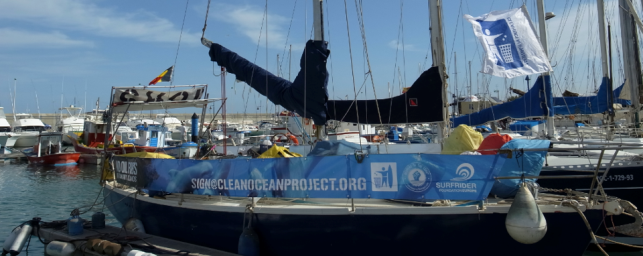 El velero de  Clean Ocean Proyect  contra las prospecciones petrolíferas se hunde a 10 kilómetros de Gran Canaria