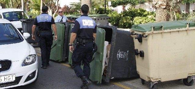 Detienen a un joven por incendiar contenedores y colocar "barricadas" con ellos en varias calles de Arrecife esta madrugada