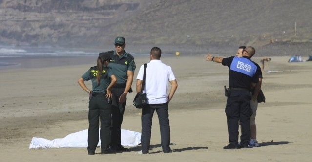Fallece ahogado un hombre de unos 50 años en la playa de Famara