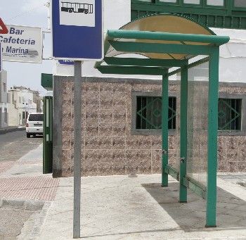 La peculiar historia de la parada de Titerroy: San Ginés confirma que se retiró el banco porque "alteraba el descanso de un vecino