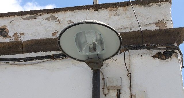 El Ayuntamiento sustituye luminarias de mercurio por otras  de sodio en una quincena de calles del casco antiguo de Arrecife