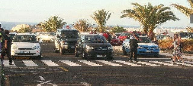El Ayuntamiento realiza cambios en el tráfico para mejorar el acceso al CEIP Costa Teguise, donde pueden coincidir hasta 300 vehículos