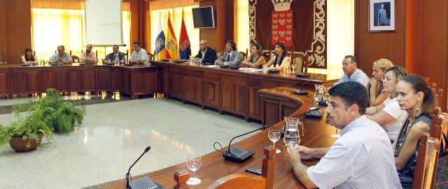 San Ginés anuncia "un ambicioso" plan de ahorro en el Cabildo con recortes en personal, gastos corrientes y subvenciones