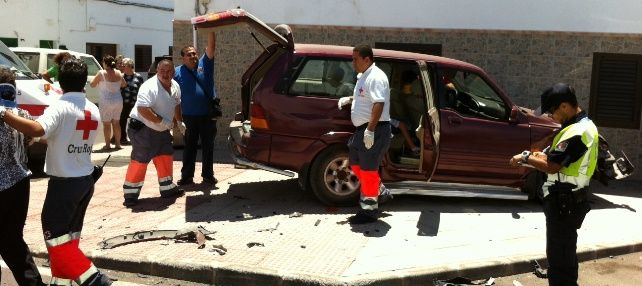 Tres heridos en un choque entre dos todoterrenos y un turismo en Titerroy