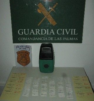 La Guardia Civil detiene a doce personas por falsificar bonos de guaguas en Lanzarote