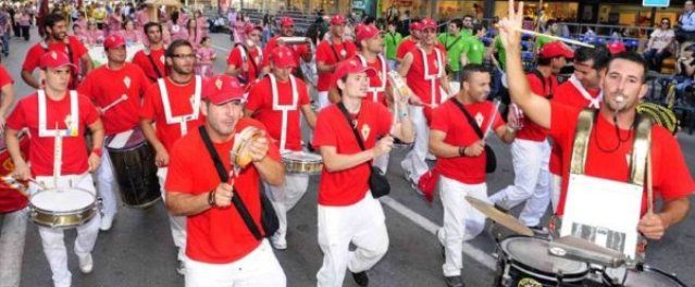 La Batucada Villa Pipol llena de ritmo la ciudad de Murcia