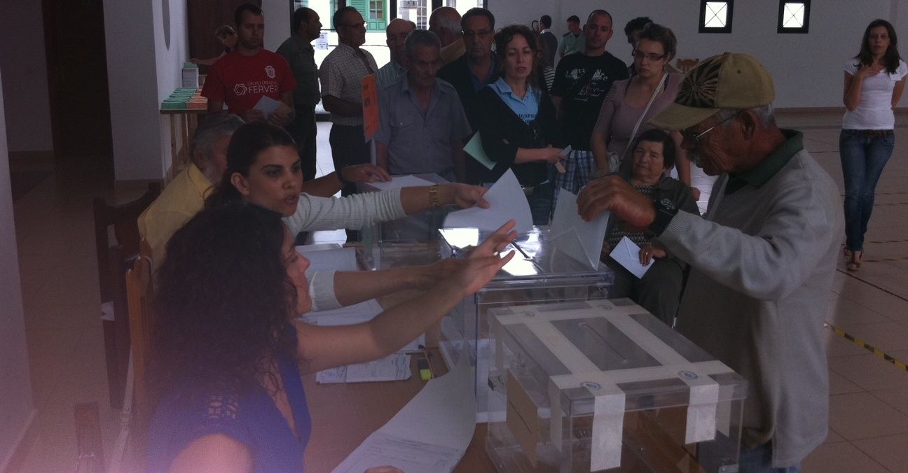Las 142 mesas electorales de Lanzarote abren sin incidencias y con una "buena afluencia"