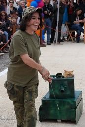 El teniente-gato Lion y su carroza en forma de tanque ganan el concurso de mascotas de Teguise