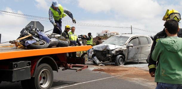 Fallece un motorista tras chocar contra un turismo en la carretera entre Tao y Tiagua