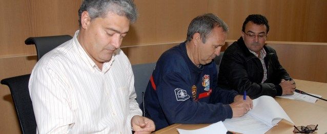 Tías firma un convenio con Boluntis para los servicios de Bomberos y Protección Civil del municipio
