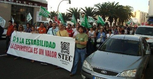 Trabajadores de educación y sanidad se manifiestan en las calles de Arrecife
