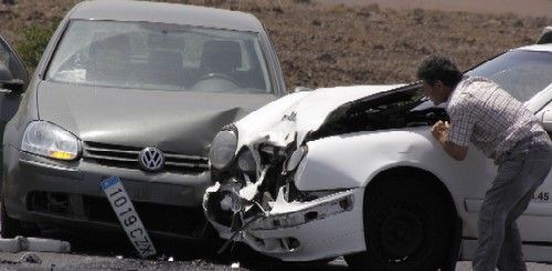 Dos vehículos colisionan en el cruce de Costa Teguise