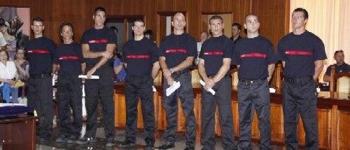 El Cabildo da la bienvenida a 17 nuevos bomberos