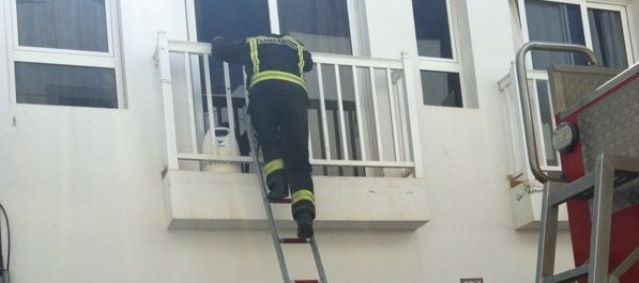Un escape de gas en una bombona obliga a los bomberos a intervenir en una vivienda de Arrecife