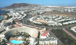Los turistas pasan menos tiempo en Lanzarote pero gastan más