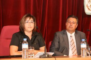 Gladys Acuña toma el bastón de mando de Yaiza con el compromiso de "alejar" al Ayuntamiento "de los tribunales"