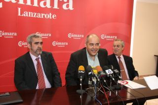 Trasmediterránea accede a traer los productos frescos los domingos y da un respiro al precio de la cesta de la compra